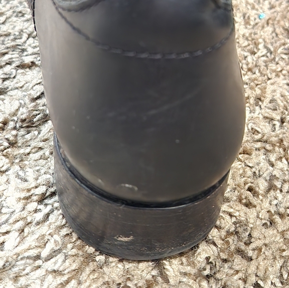 Melissa Button 2 - Picture 7 of 9